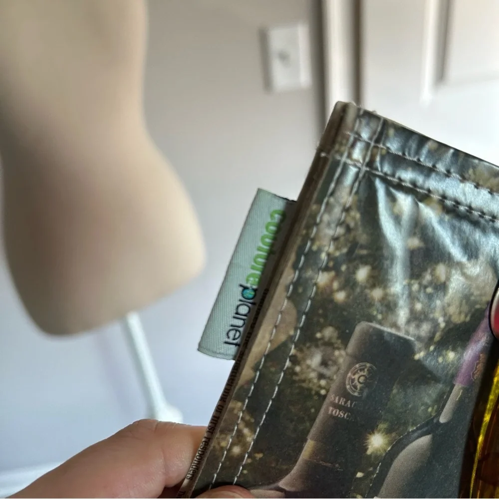 Couture Planet Wine Print Recycled Magazine Tote Bag Acrylic Handle - Picture 5 of 5